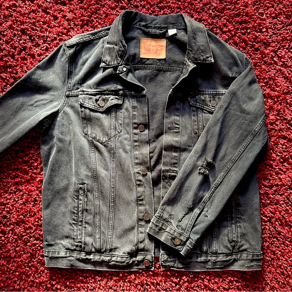Levi’s Black Oversized Denim Jacket 🖤